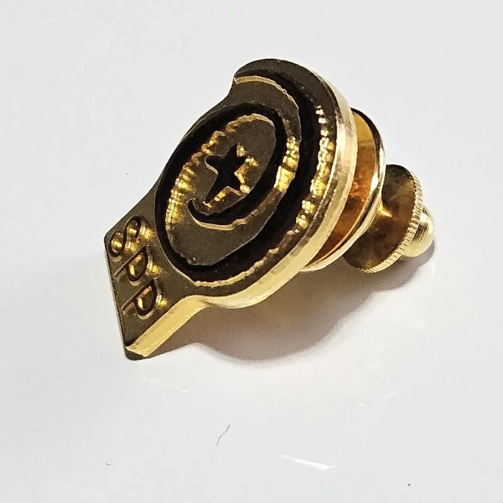 SPP Gold Tone Lapel Pin Featuring Star And Spiral Symbol Vintage Collectible